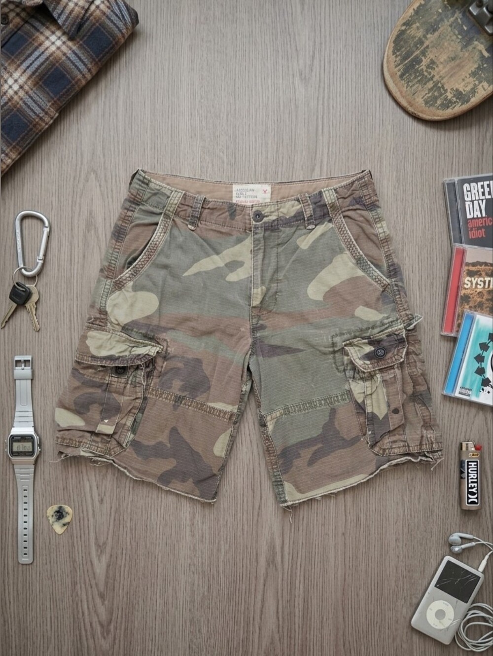 American Eagle Outfitters Y2K Men’s Olive Green Camouflage Cargo Shorts - 32 AEO